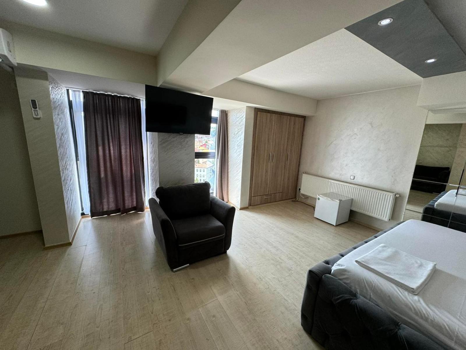 Hotel Pashtriku Gjakova Екстер'єр фото
